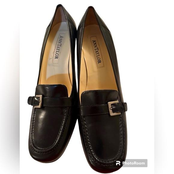 Ann Taylor Black pump with buckle decor. Size 9.5. New - Picture 1 of 3